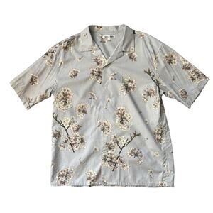 UNIQLO SIZE MEDIUM GRAY JAPANESE PRINT SHORT SLEEVE SHIRT
